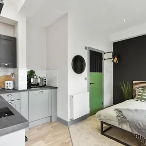 onpoint-modern-fresh-studio-apt-close-to-centre-convenient.hotelsin-nottingham.com/