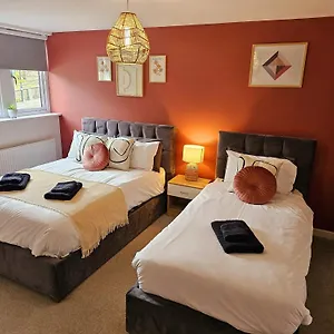 Homebird - Epsom Apartment